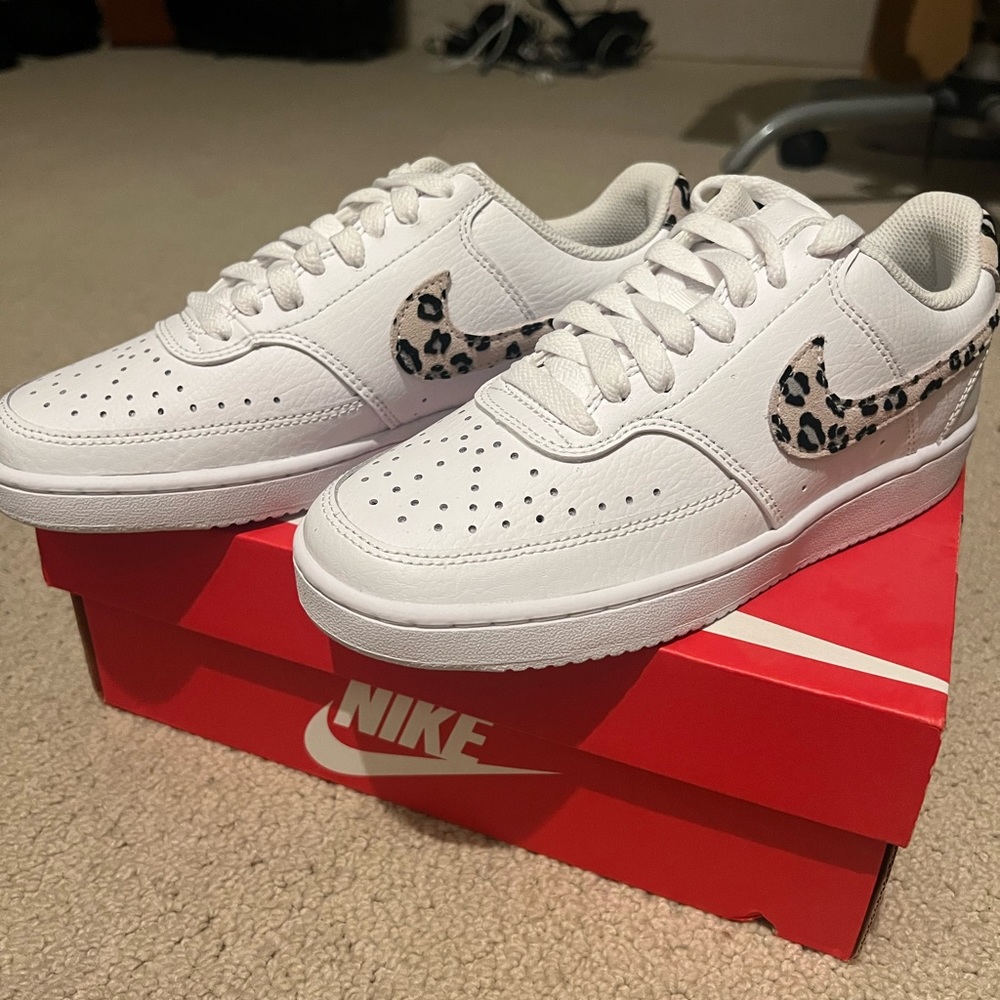 Nike woman’s court vision low